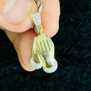 10K Gold Praying Hands 1/6 CTW Diamond Pendant